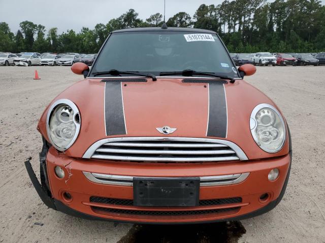 WMWRF33596TF65675 - 2006 MINI COOPER ORANGE photo 5