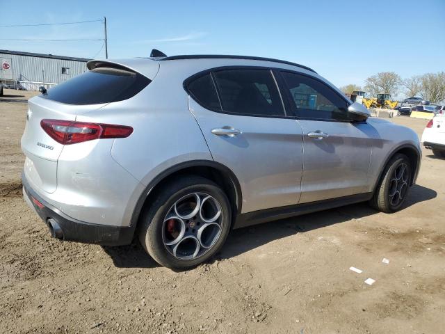 ZASFAKPNXJ7B92161 - 2018 ALFA ROMEO STELVIO SPORT Silber Foto 3