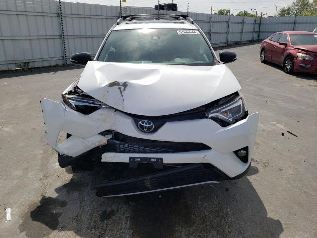 2T3NFREV7JW433373 - 2018 TOYOTA RAV4 SE WHITE photo 5