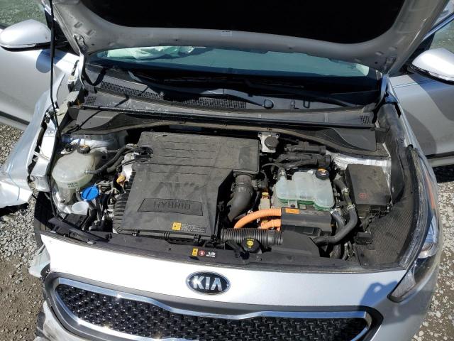 KNDCC3LC6H5072315 - 2017 KIA NIRO EX SILVER photo 12