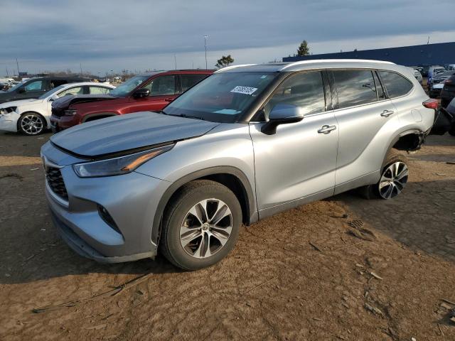 5TDGZRAH3NS102958 - 2022 TOYOTA HIGHLANDER XLE 银色 照片 1