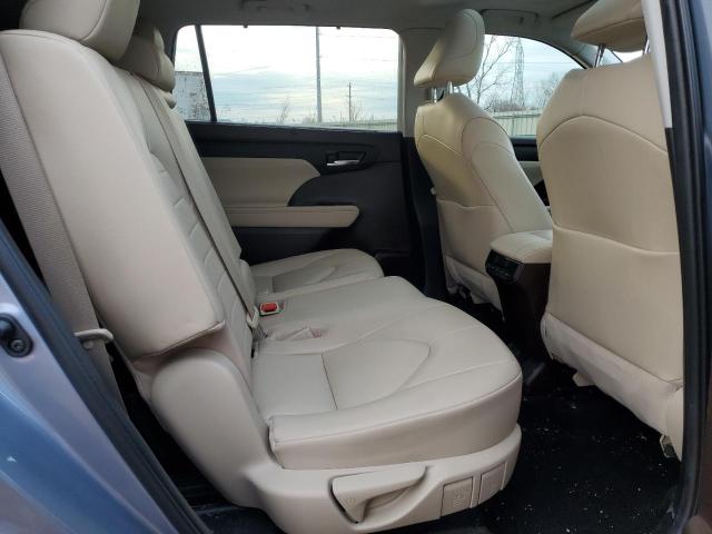 5TDGZRAH3NS102958 - 2022 TOYOTA HIGHLANDER XLE 银色 照片 11