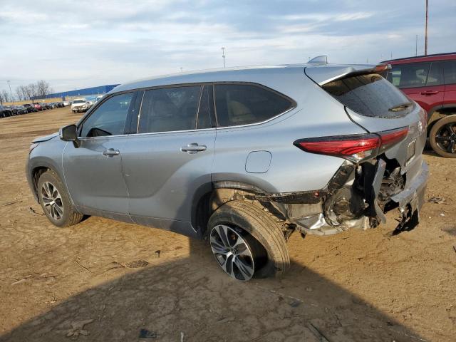 5TDGZRAH3NS102958 - 2022 TOYOTA HIGHLANDER XLE 银色 照片 2