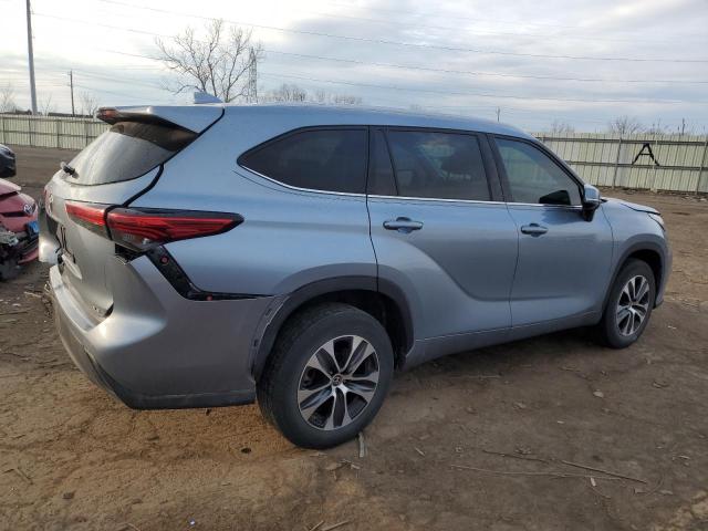 5TDGZRAH3NS102958 - 2022 TOYOTA HIGHLANDER XLE 银色 照片 3