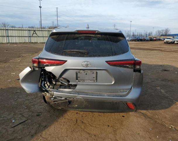 5TDGZRAH3NS102958 - 2022 TOYOTA HIGHLANDER XLE 银色 照片 6