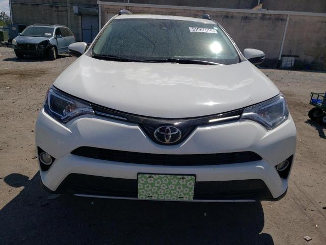 2T3WFREV5HW356923 - 2017 TOYOTA RAV4 XLE WHITE photo 5