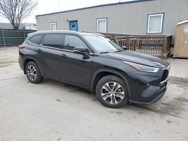 5TDGZRBH5MS061858 - 2021 TOYOTA HIGHLANDER XLE BLACK photo 4