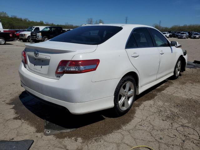 4T1BF3EK1BU630488 - 2011 TOYOTA CAMRY BASE WHITE photo 3