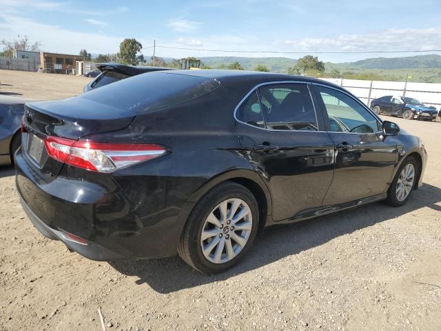 4T1B11HKXJU636982 - 2018 TOYOTA CAMRY L BLACK photo 3