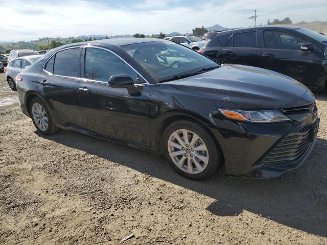 4T1B11HKXJU636982 - 2018 TOYOTA CAMRY L BLACK photo 4