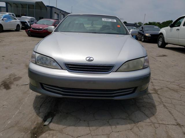 JT8BF28G2Y5082315 - 2000 LEXUS ES 300 SILVER photo 5