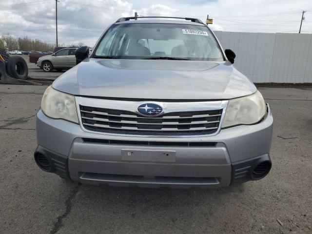 JF2SH6BC7AH773757 - 2010 SUBARU FORESTER XS Silber Foto 5