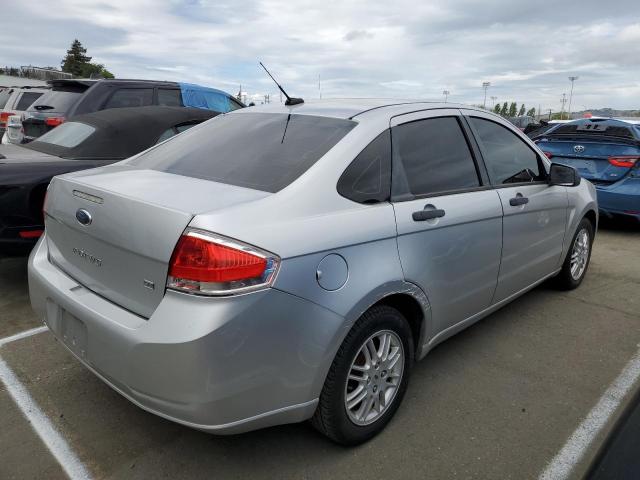 1FAHP3FN2AW196742 - 2010 FORD FOCUS SE SILVER photo 3