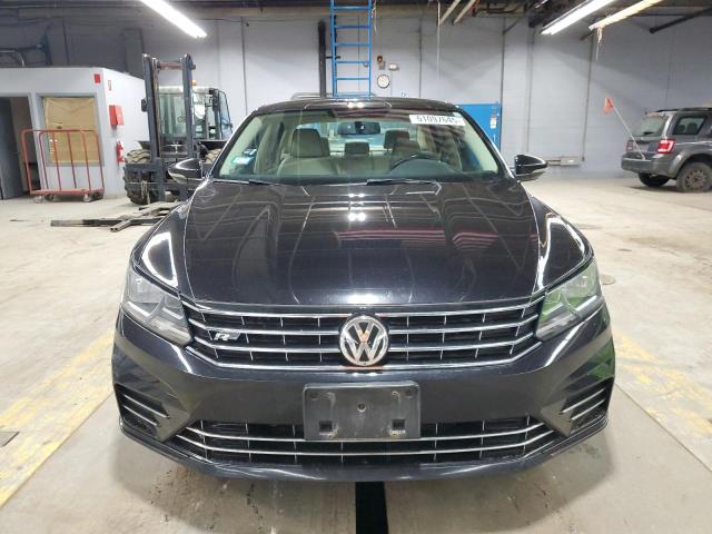 1VWDT7A39HC069156 - 2017 VOLKSWAGEN PASSAT R-LINE შავი ფოტო 5