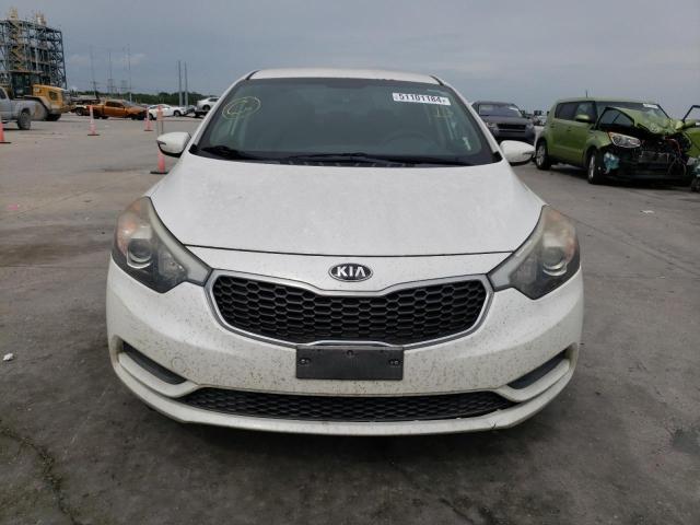 KNAFX4A64F5382459 - 2015 KIA FORTE LX WHITE photo 5