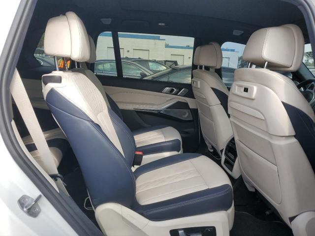 5UXCX6C03LLE35512 - 2020 BMW X7 M50I WHITE photo 11