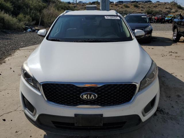 5XYPGDA57HG326962 - 2017 KIA SORENTO LX WHITE photo 5