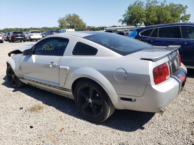 1ZVFT80NX75284212 - 2007 FORD MUSTANG GRAY photo 2