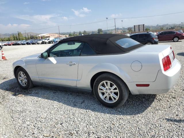 1ZVFT84N875352047 - 2007 FORD MUSTANG SILVER photo 2