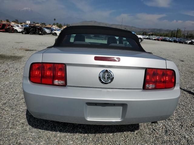 1ZVFT84N875352047 - 2007 FORD MUSTANG SILVER photo 6