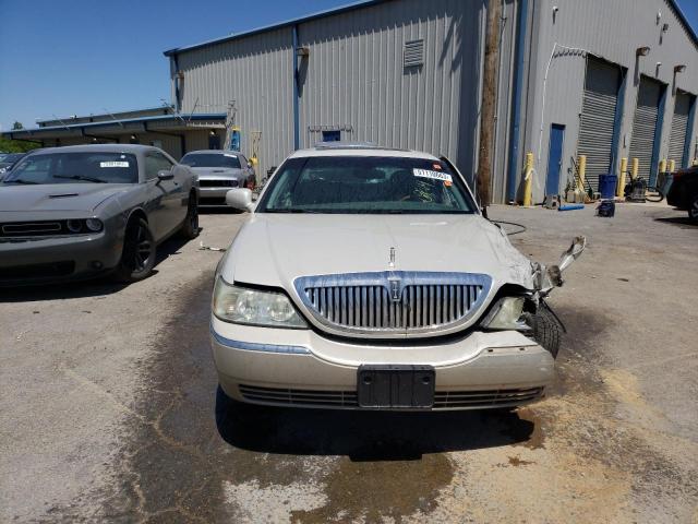 1LNHM83W64Y640979 - 2004 LINCOLN TOWN CAR ULTIMATE TAN photo 5