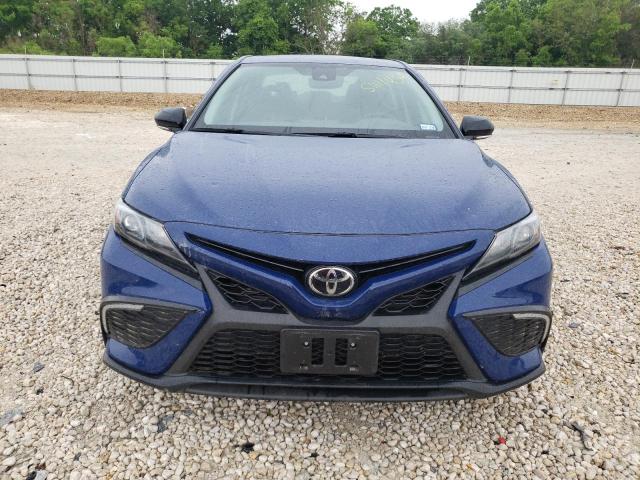 4T1G11AK7PU077304 - 2023 TOYOTA CAMRY SE NIGHT SHADE BLUE photo 5