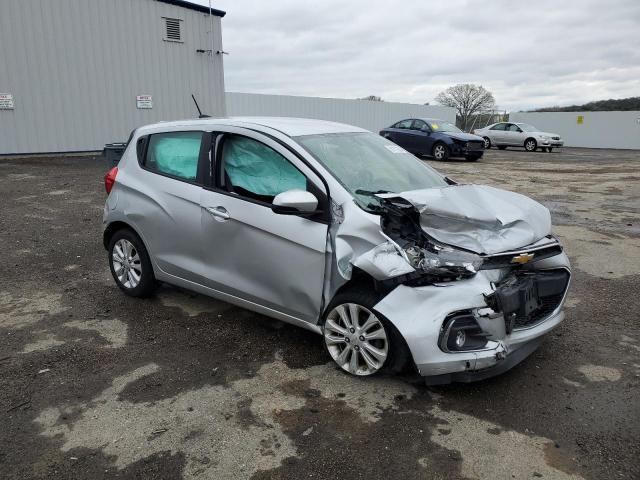 KL8CD6SA4GC601987 - 2016 CHEVROLET SPARK 1LT SILVER photo 4