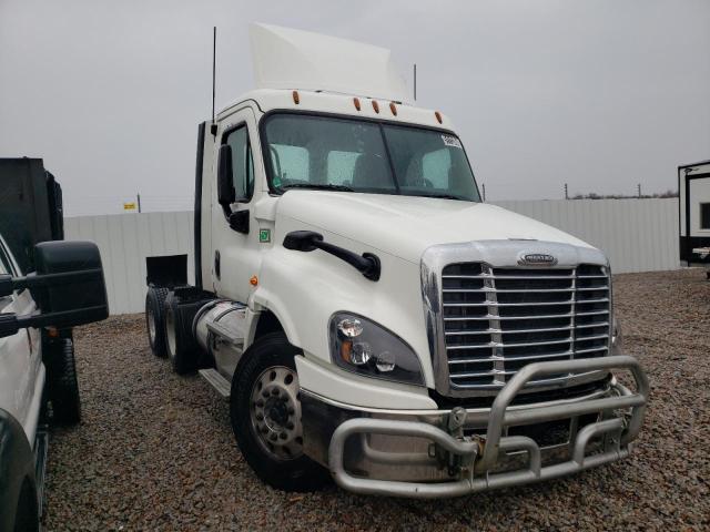 1FUJGEDVXKLKE9236 - 2019 FREIGHTLINER CASCADIA 1 WHITE photo 1