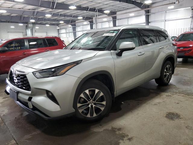 5TDGZRBH0NS181522 - 2022 TOYOTA HIGHLANDER XLE 银色 照片 1