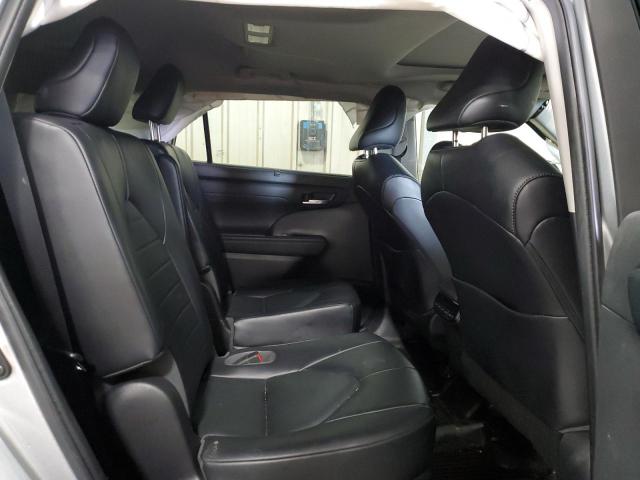 5TDGZRBH0NS181522 - 2022 TOYOTA HIGHLANDER XLE 银色 照片 11