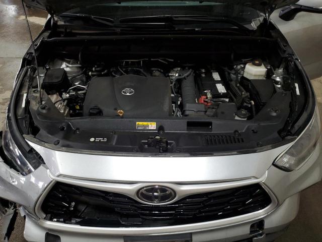 5TDGZRBH0NS181522 - 2022 TOYOTA HIGHLANDER XLE 银色 照片 12