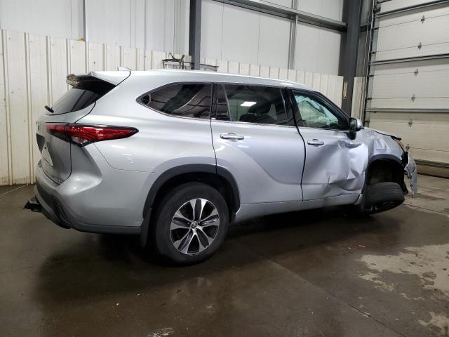 5TDGZRBH0NS181522 - 2022 TOYOTA HIGHLANDER XLE 银色 照片 3
