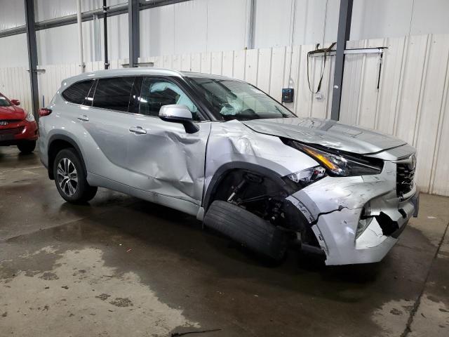 5TDGZRBH0NS181522 - 2022 TOYOTA HIGHLANDER XLE 银色 照片 4
