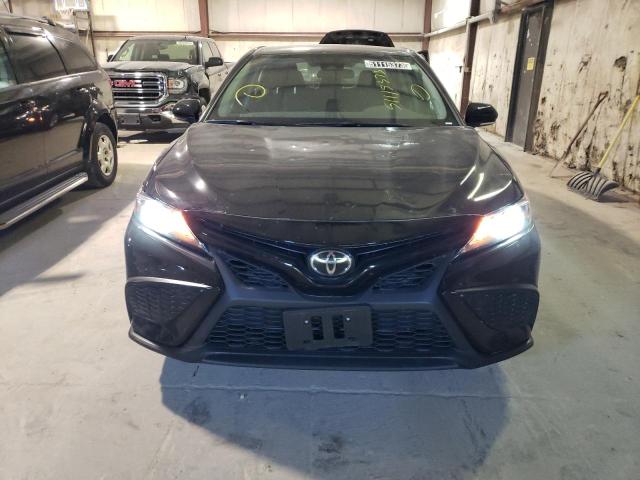 4T1G11AK7PU750852 - 2023 TOYOTA CAMRY SE NIGHT SHADE BLACK photo 5