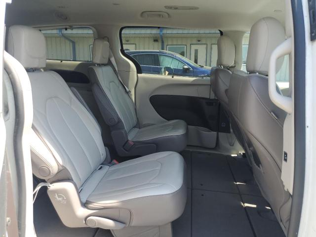 2C4RC1BG9HR542715 - 2017 CHRYSLER PACIFICA TOURING L WHITE photo 11