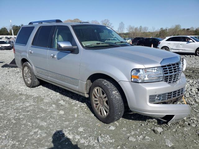 5LMJJ2J59DEL03304 - 2013 LINCOLN NAVIGATOR SILVER photo 4