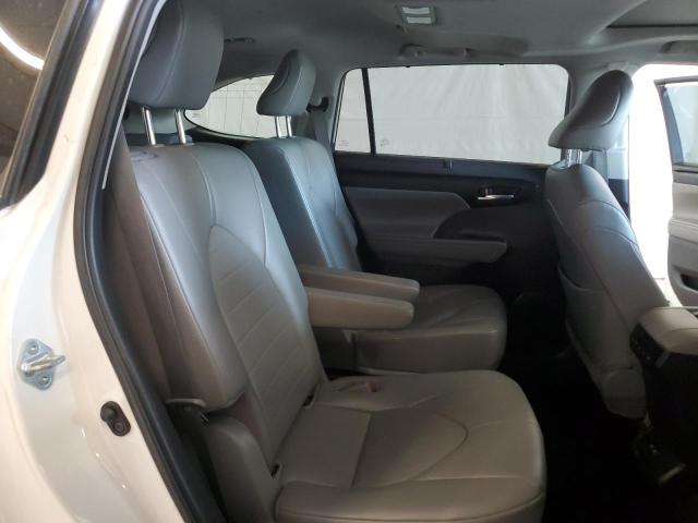 5TDGZRAHXMS067477 - 2021 TOYOTA HIGHLANDER XLE WHITE photo 11