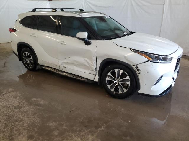 5TDGZRAHXMS067477 - 2021 TOYOTA HIGHLANDER XLE WHITE photo 4