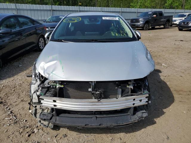 5YFEPMAE6MP168644 - 2021 TOYOTA COROLLA LE SILVER photo 5