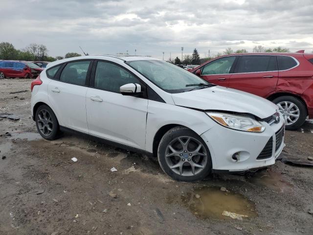 1FADP3K23DL182932 - 2013 FORD FOCUS SE WHITE photo 4