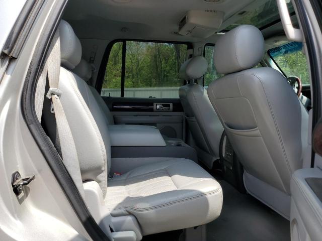 5LMFU28526LJ24586 - 2006 LINCOLN NAVIGATOR SILVER photo 11