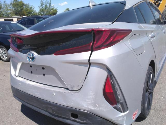 JTDKARFP4H3039652 - 2017 TOYOTA PRIUS PRIM Silber Foto 10