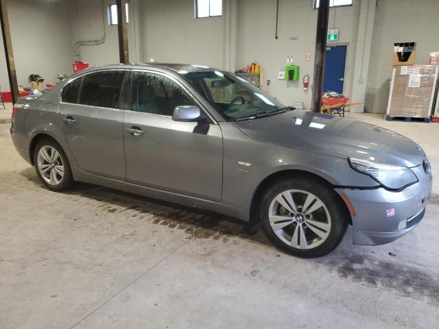 WBANV13599C152288 - 2009 BMW 528 XI GRAY photo 4