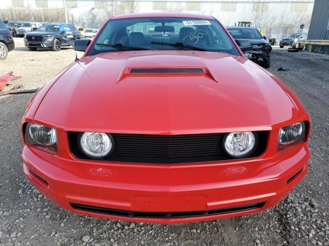 1ZVFT80N655159642 - 2005 FORD MUSTANG RED photo 5