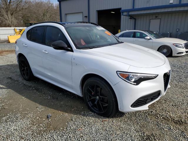 ZASPAKBN9L7C91150 - 2020 ALFA ROMEO STELVIO TI WHITE photo 4