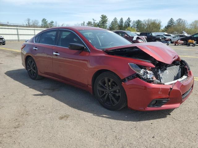 1N4AL3AP5HC224518 - 2017 NISSAN ALTIMA 2.5 RED photo 4