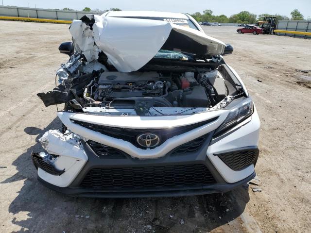 4T1G11BK6NU059081 - 2022 TOYOTA CAMRY SE WHITE photo 5