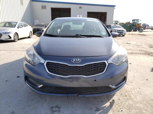 KNAFK4A67G5606792 - 2016 KIA FORTE LX GRAY photo 5