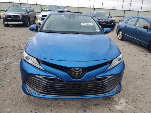 4T1B11HKXKU233683 - 2019 TOYOTA CAMRY L BLUE photo 5