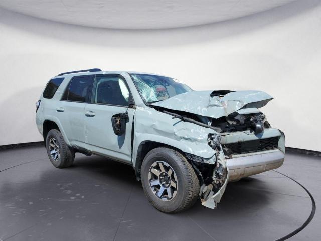 JTEPU5JR7P6100029 - 2023 TOYOTA 4RUNNER SE GRAY photo 4